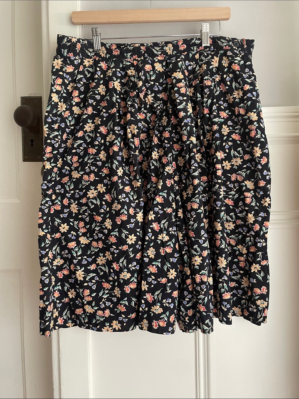 Vintage Tilley Endurables floral trouser shorts-Size XL - Picture 1 of 10